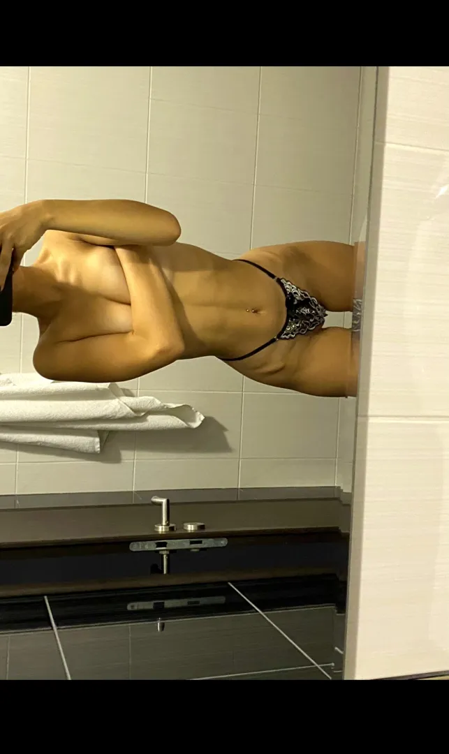 anyone older in the city trying to eat me in my hotel room posted by venom_shadowz