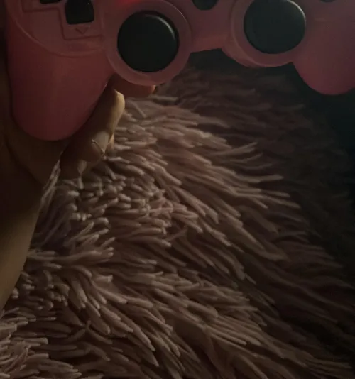 Anyone skiing tonight who wants to voice call while having a sesh? Just cool and genuine people! No weirdos or scammers lol (33m here, str8 btw) by HairyBookkeeper7678