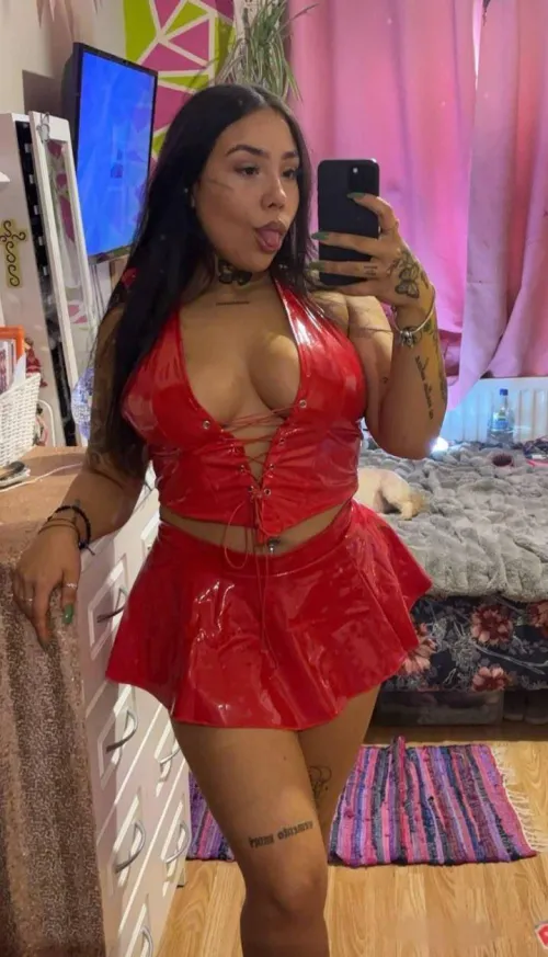 Anyone trying to stick tongue in ? I’m feeling dirty by Head-Doughnut9627