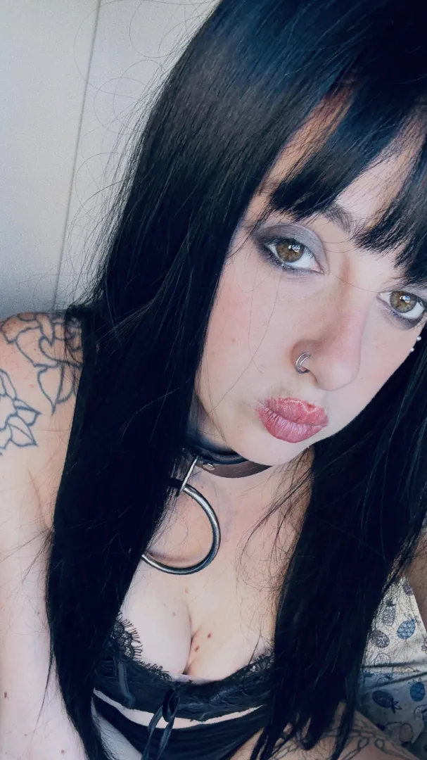 Anyone w/ a place and good intentions more active on instta: .Iunabowtie'. posted by lucididdy777