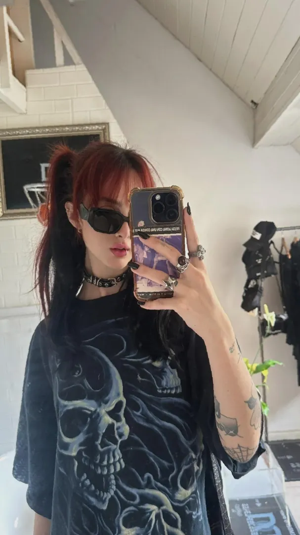 Anyone w/ a place and good intentions - reply me on lnsta: ,.lunarumes`. posted by erinmonday