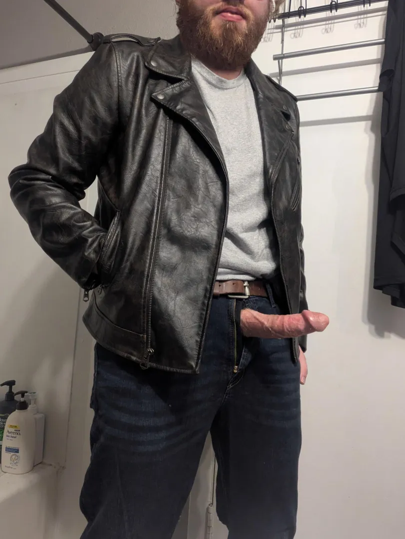 Anyone wanna suck Biker dick? posted by Kinky-Kyle