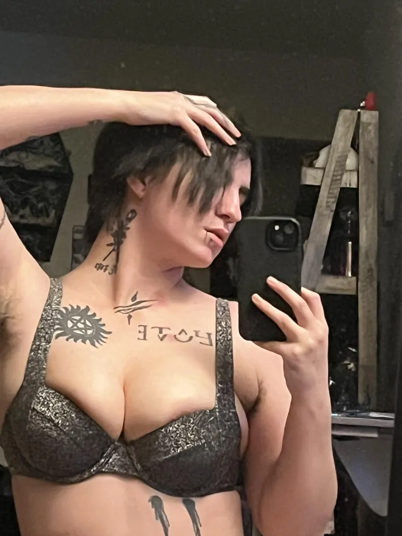 Anyone want this femboy?? posted by Pretty_lover22