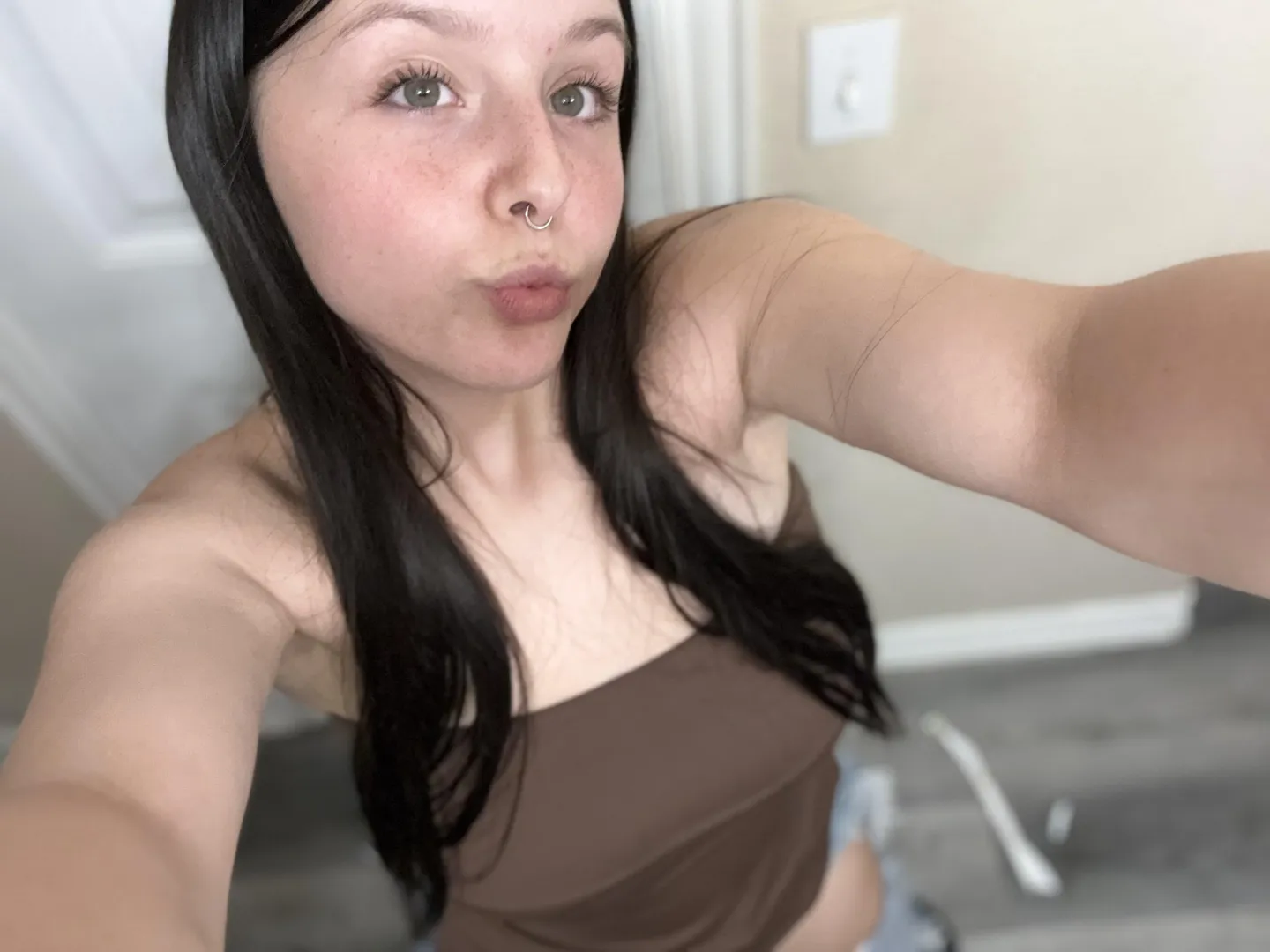 anyone wants to have fun after u get out from work posted by cassieonlyxo