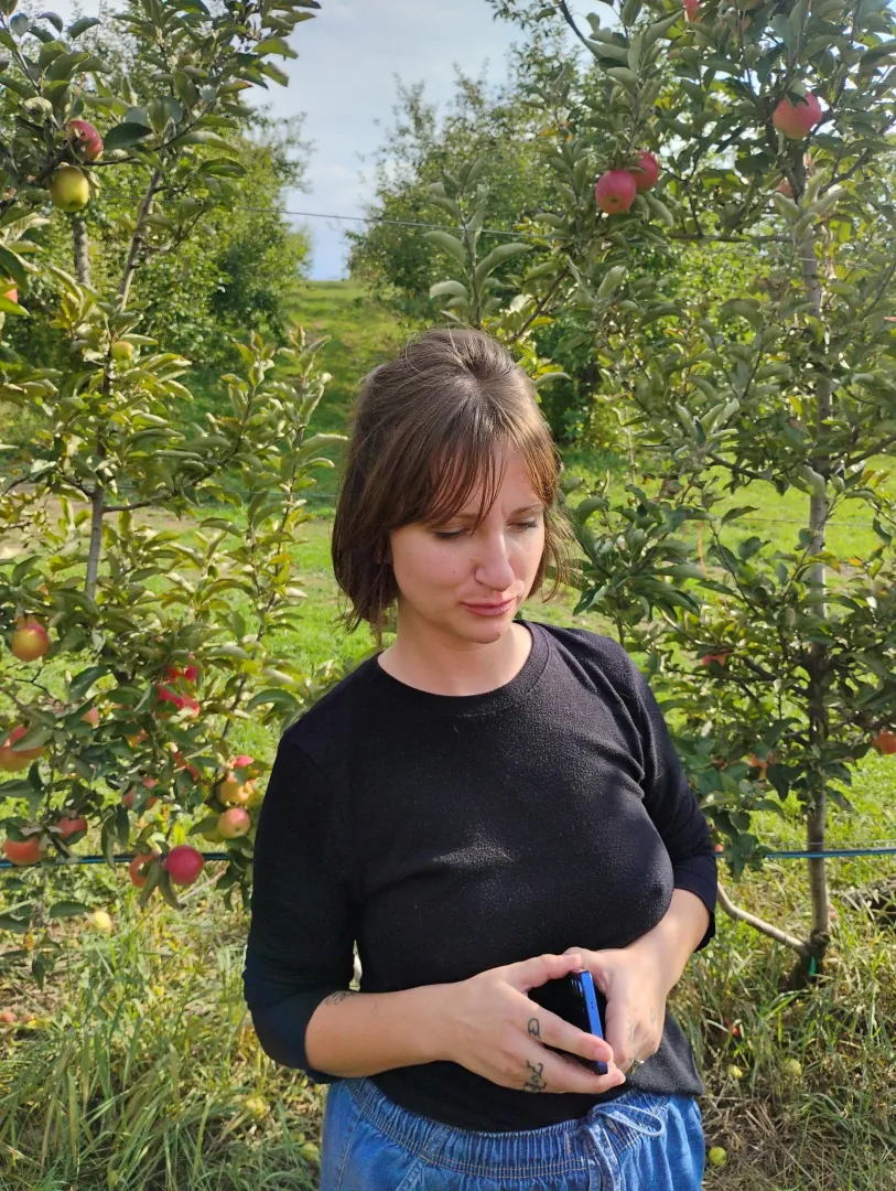 Apple picking posted by Due-Appointment2808