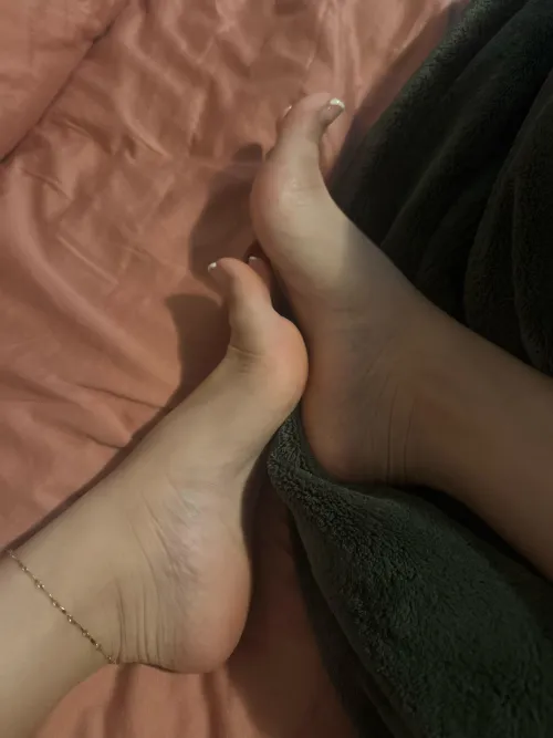 Arched feet anyone? by lexitheegoddess