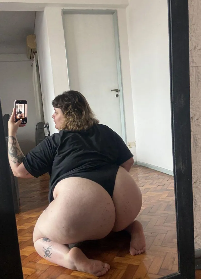 Are guys 45+ secretly obsessed with thick 200LB women? Y or N? posted by EchoOfDesired