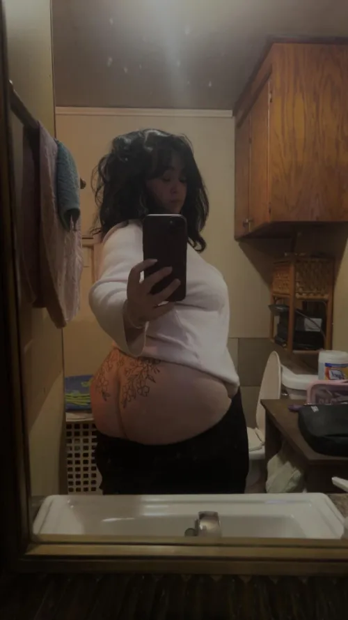 Are older men into young fat girls (21F) by luvelyrosee