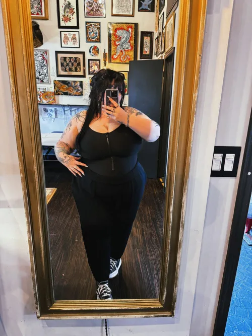 are tatted goth girls ur type? by sugarygf