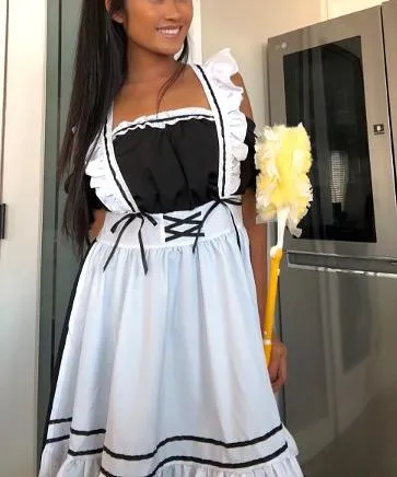 Are u into sexy maids?  posted by sunshinemaidxo
