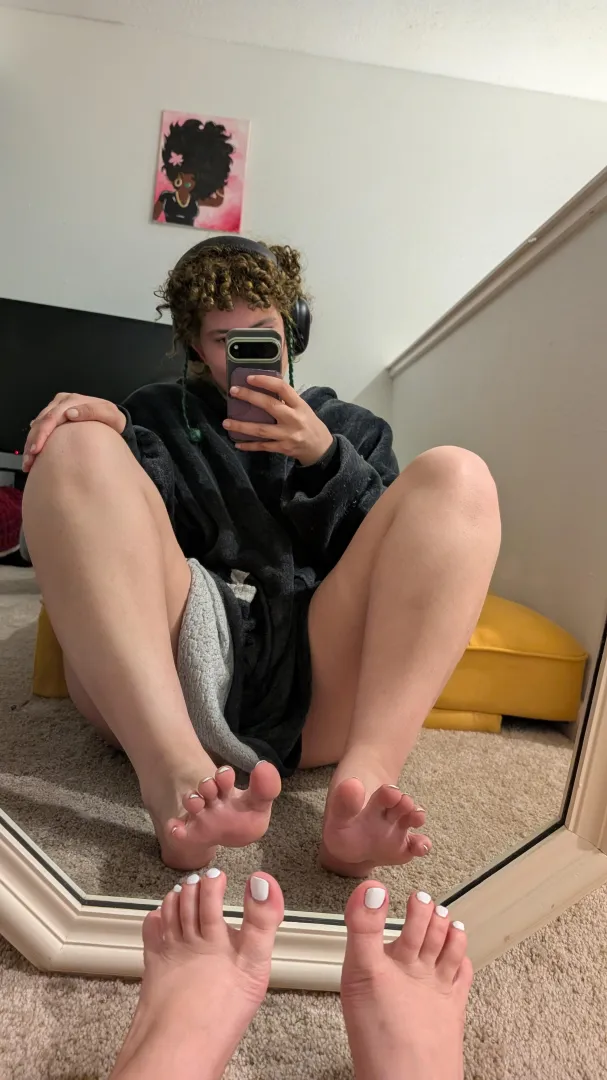 Are white toes the best? I might convert~  posted by LadySweetly