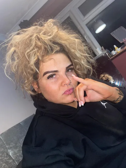 are you bigger than the size of my pinky? by worththetroublex