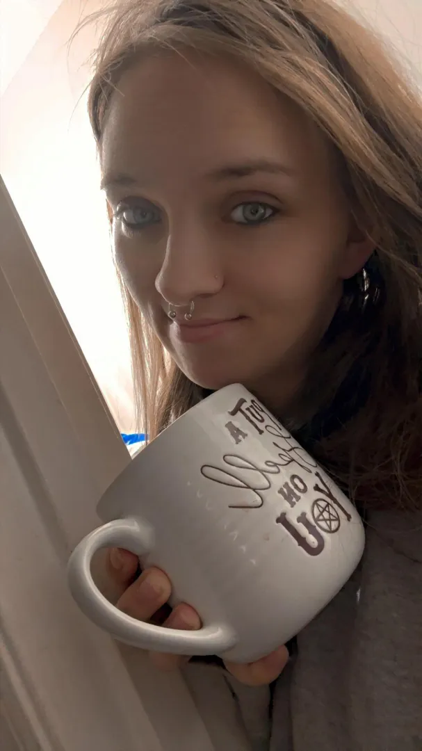 Are you coming?  posted by brattybiscotti92