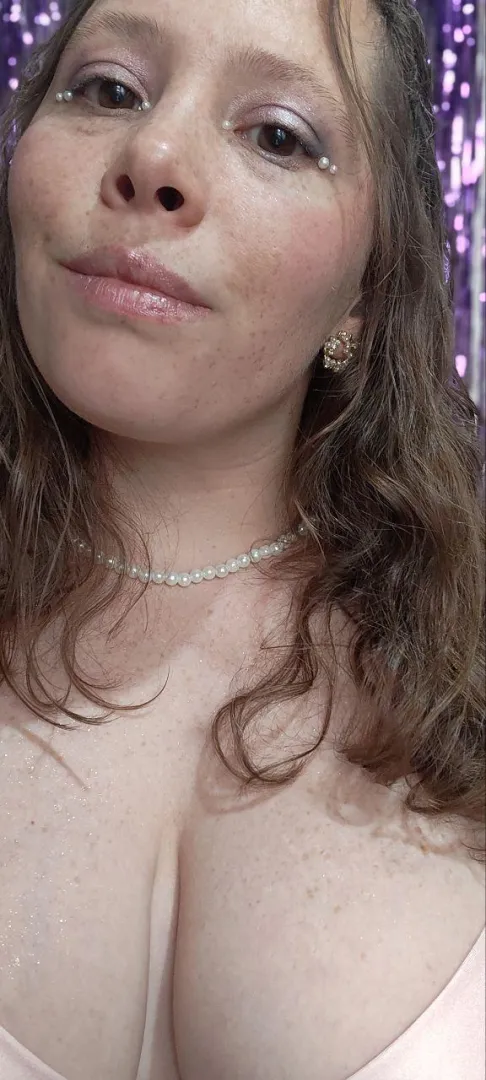 Are you distracted by the shine on my lips? posted by cookiextreme