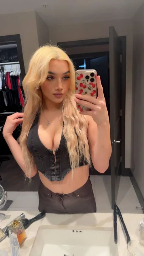 Are you down for a quickie or all night long fuck? by miiahgoddessonly