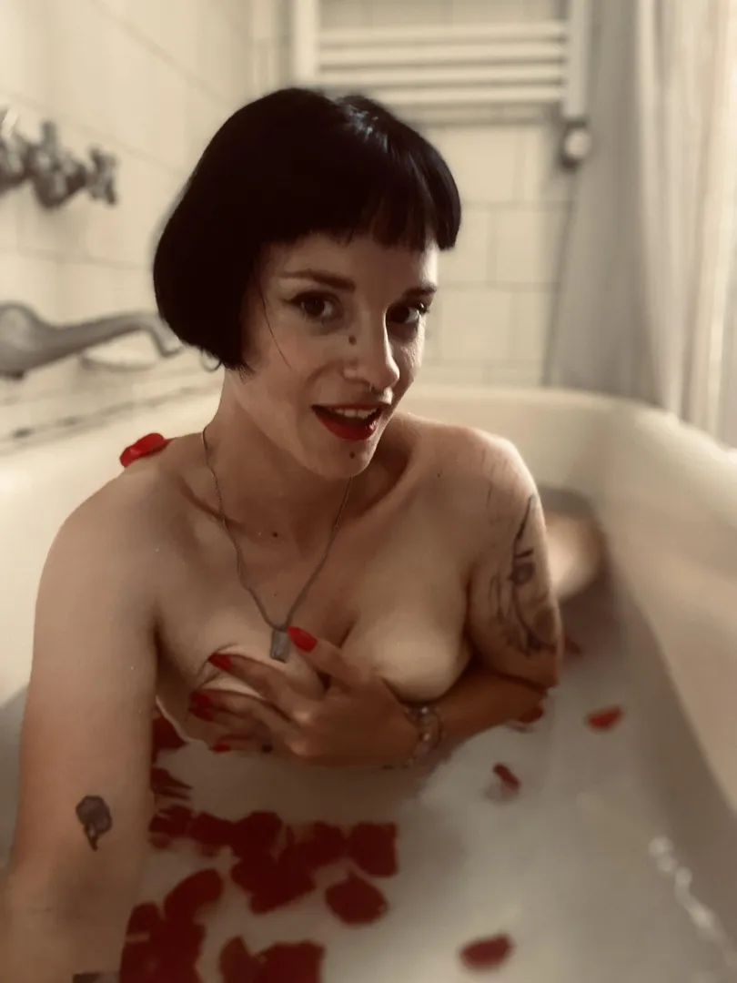 Are you here to take a dip? posted by pinupfex