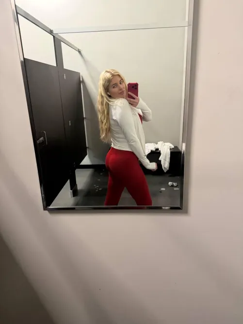 Are you interested in receiving some nudes today? Just say 