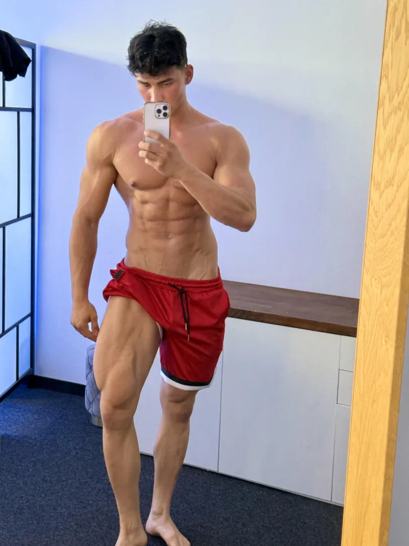 Are you into big legs? posted by Emilio_Reynolds