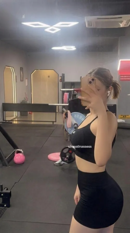 Are you leaking to me in my training set shorts at the gym? by Rosalinassess