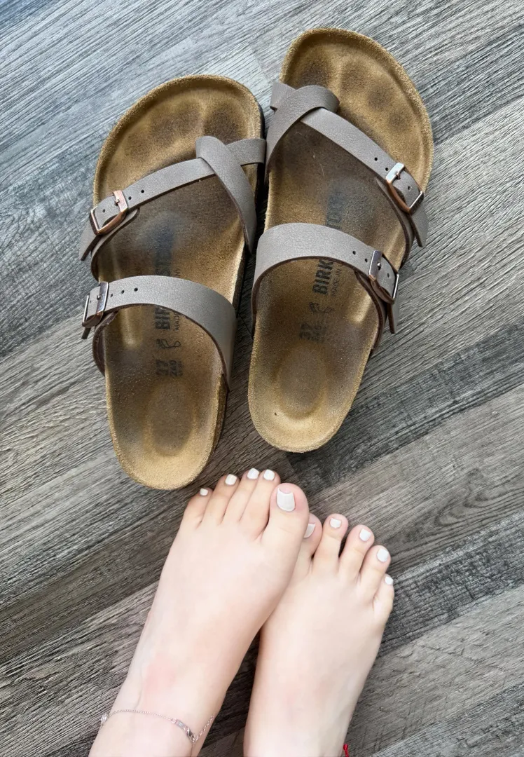 Are you liking my toe prints?  posted by Roxxxy_B