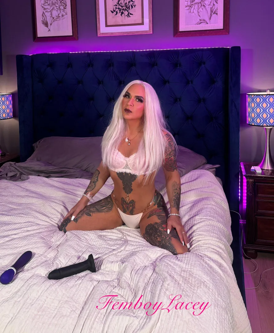 Are you staring , I hope so❤️ posted by TheFemboyLacey