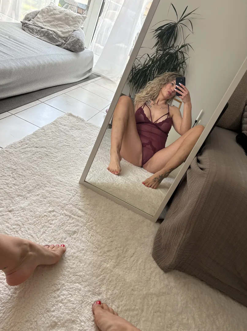 Are you the type of guy who licks it before he sticks it? Y or N posted by Few-Resort-8771