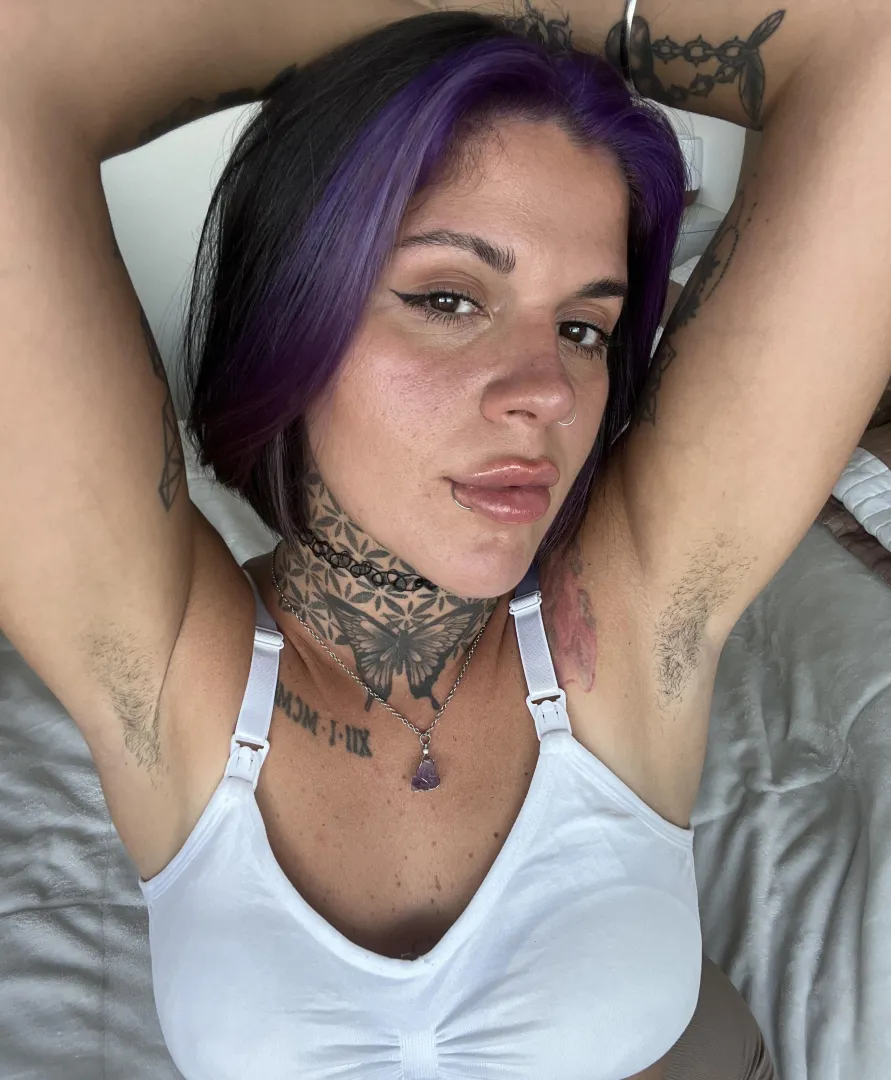 Armpit hair looks so delicious… I'd love a man to lick it. posted by girlytattoo