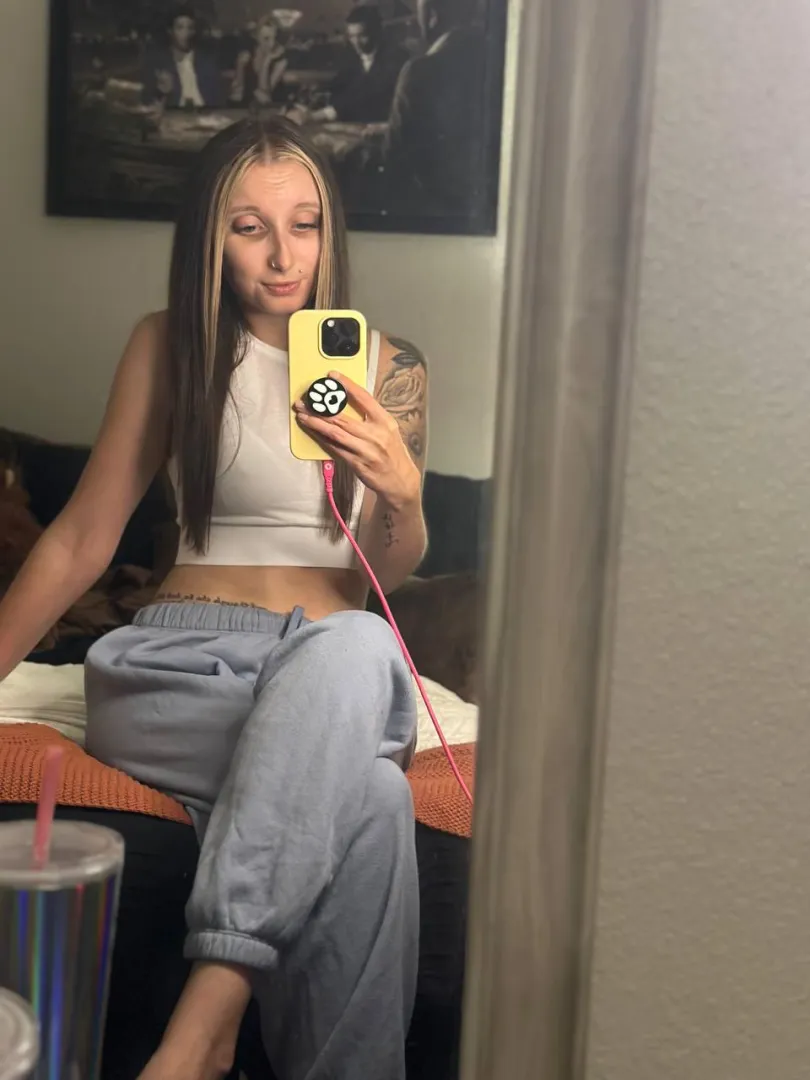 arrow up and say deal , i will share my nudes instant , first 130 posted by briaronlyxo