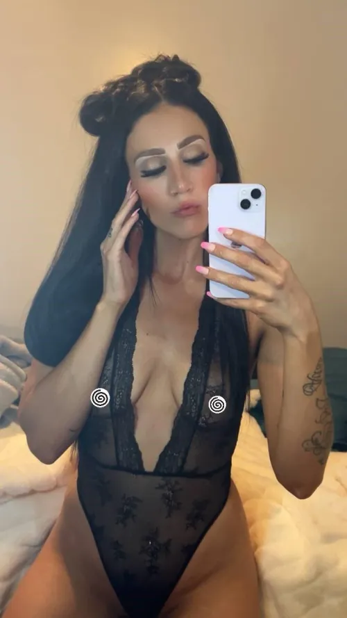 Arrow up if you’d fuck a 30yo and you have 3-5 inches, I’ll send you my location by ChloeJadeOnly