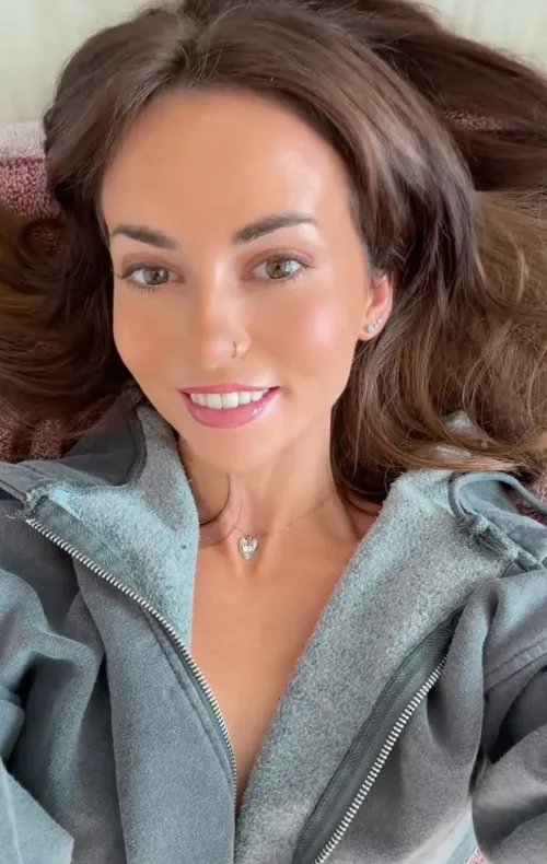 Arrow up if you’d fuck a 31yo and you have 3-5 inches, I’ll send you my location by cutiebunnymoore