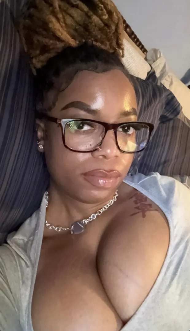 Arrow up if your horny at work posted by luvv-flower