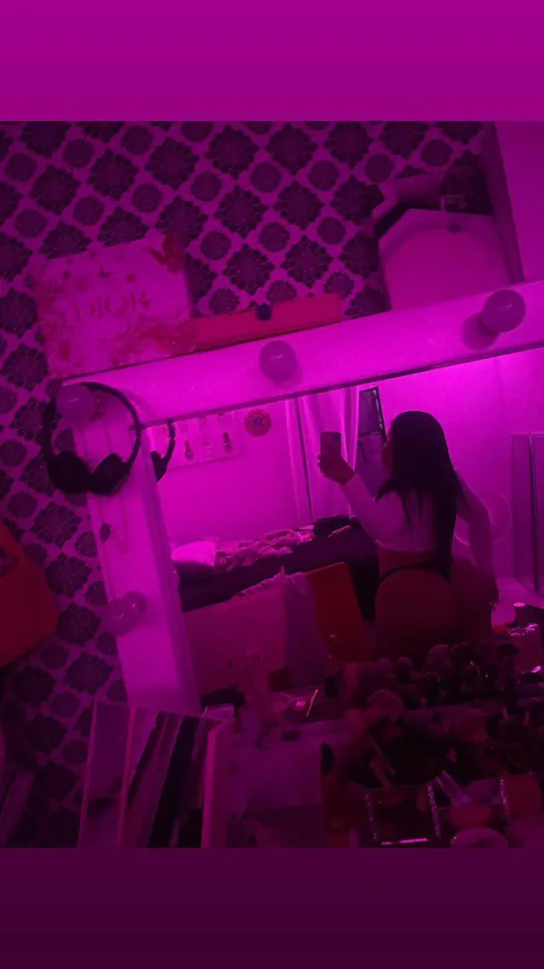 Arrow up if you’re in LosAngeles, 20f Recently Divorced Looking for a pussy eater, who’s nearby? posted by Jostaxx