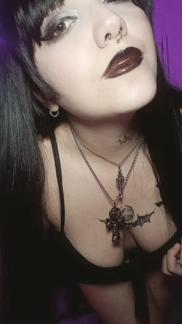 Arrow up,react and I'll send you my nudes photos at random. posted by YummyCakeee