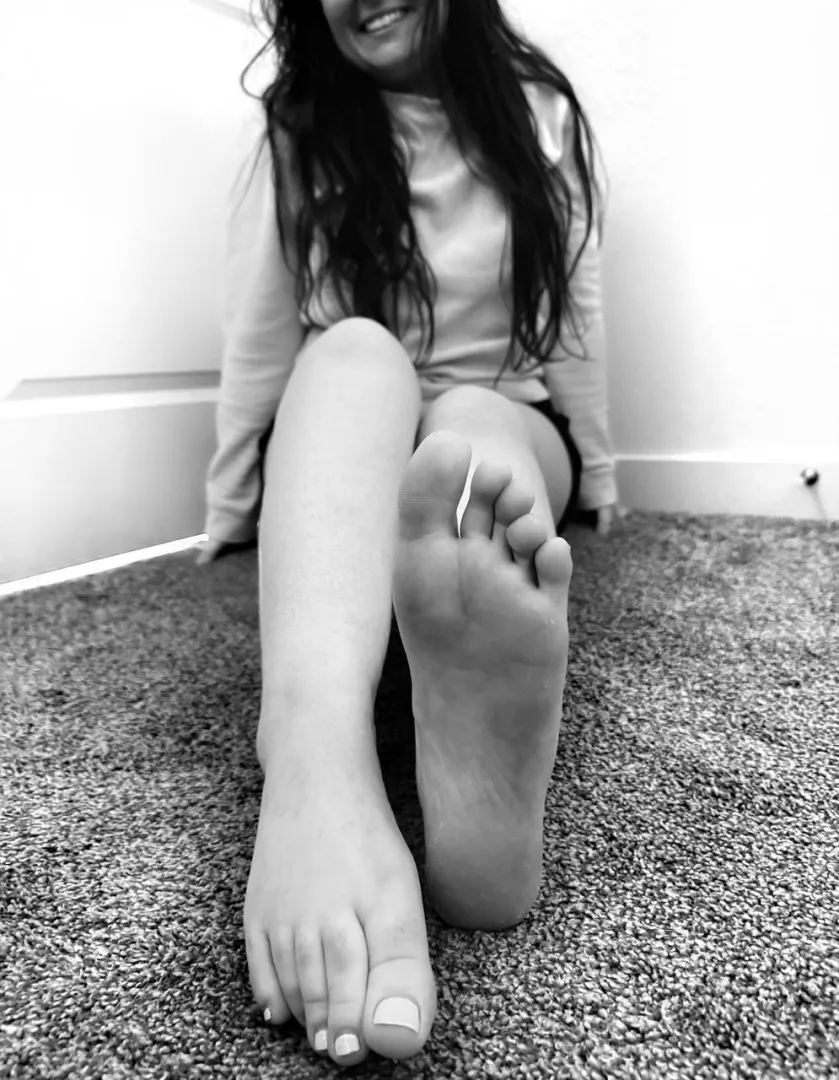 Artistic, moody, b&w, shadows, and shapes! posted by CuratedCurvesff