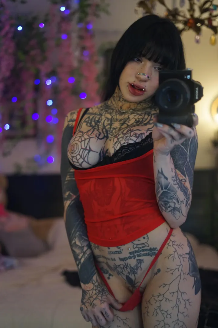 artsy body posted by VennusSativaaa