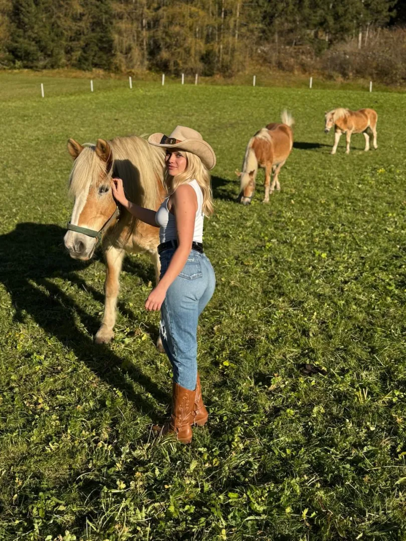 Aside from horses, I also good at riding yours posted by RafflesiaRhythm