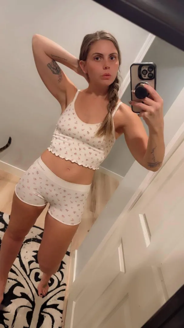 Attention looks good right here ✨ posted by SabrinaSwan