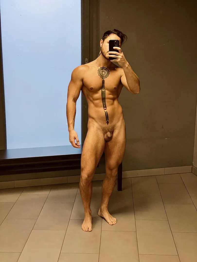 Aussie lad ! Suck me girls ! posted by Crazy-Kangaroo-3466