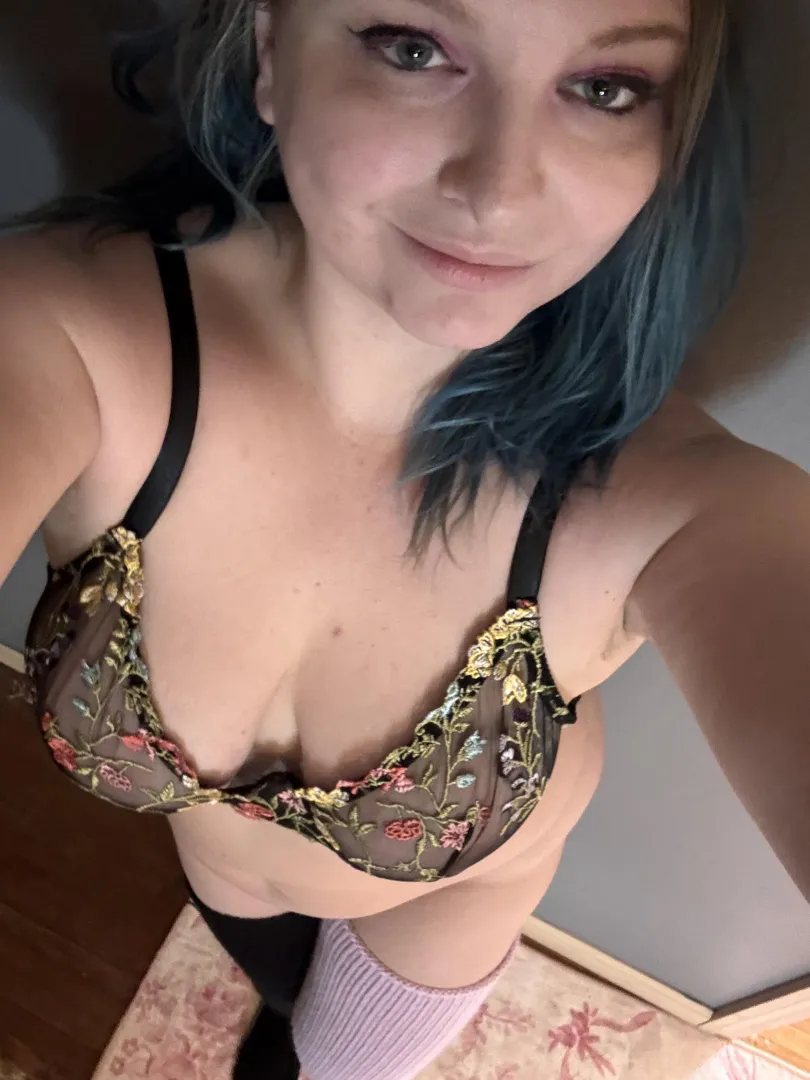 Available tonight video calls custom videos sexting and more posted by Stikkykittie