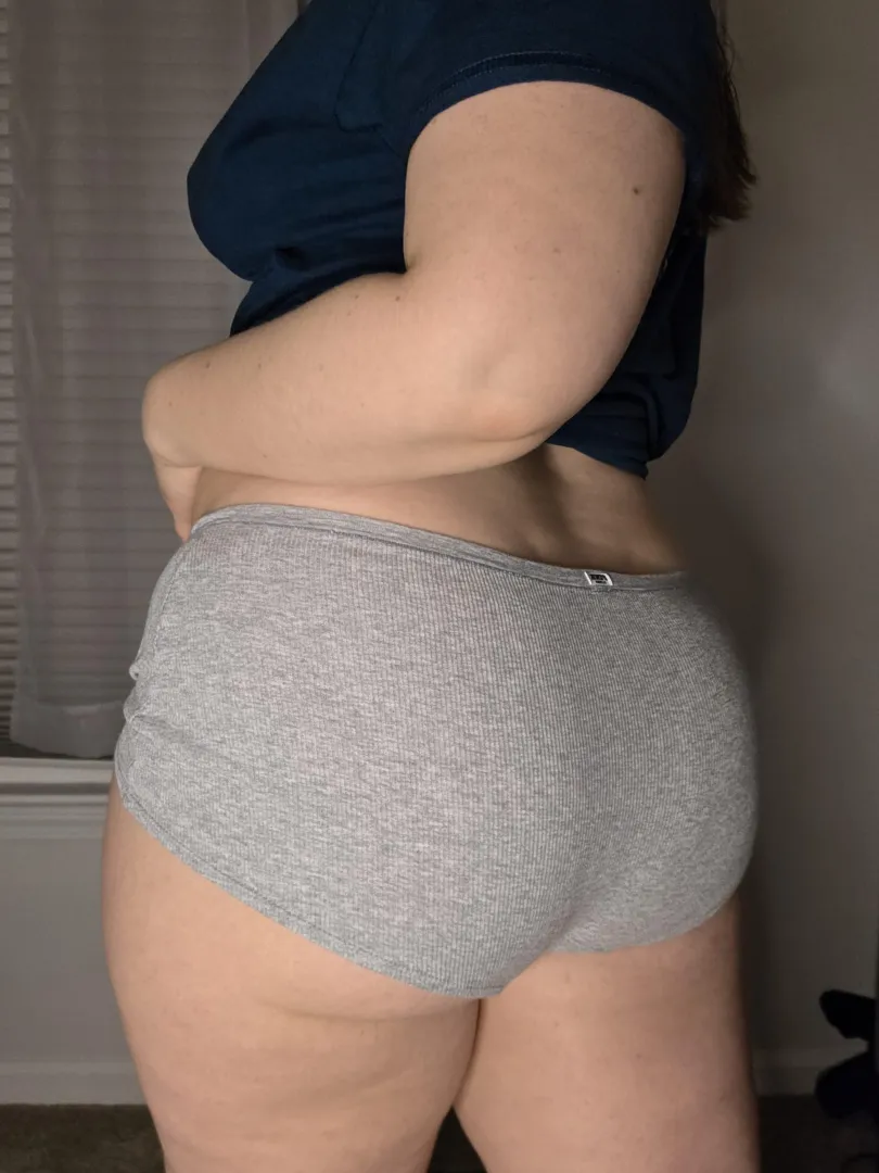 Back dimples and boy shorts posted by Similar-Average4285