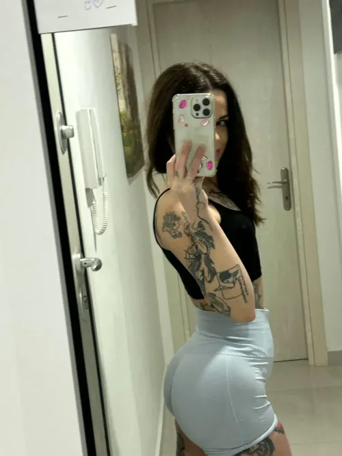 Back view stays winning by PopGirlFan