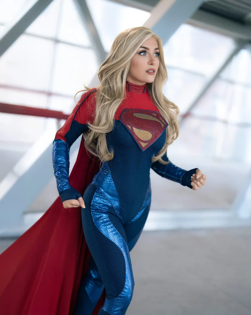 Badass Supergirl (Lisa Mancini) posted by Mxfyn