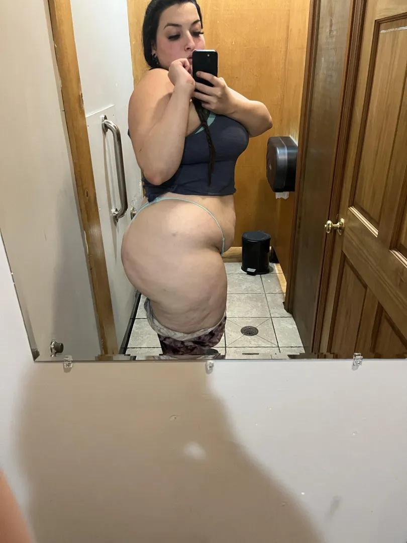 Bar nudes with thigh & ass cellulite posted by redheadrena317