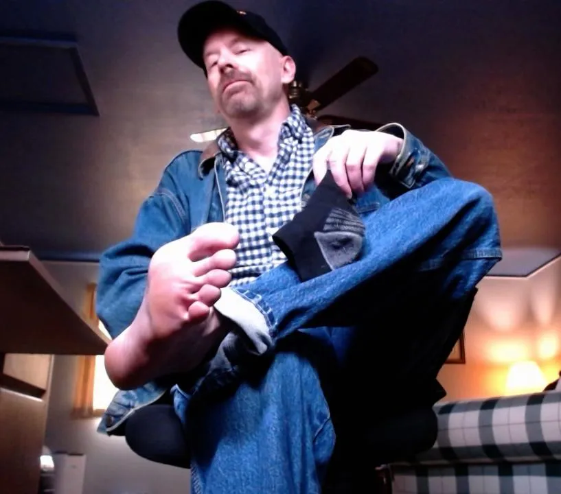 Bare dad feet in the backwoods posted by DamianMitchell69