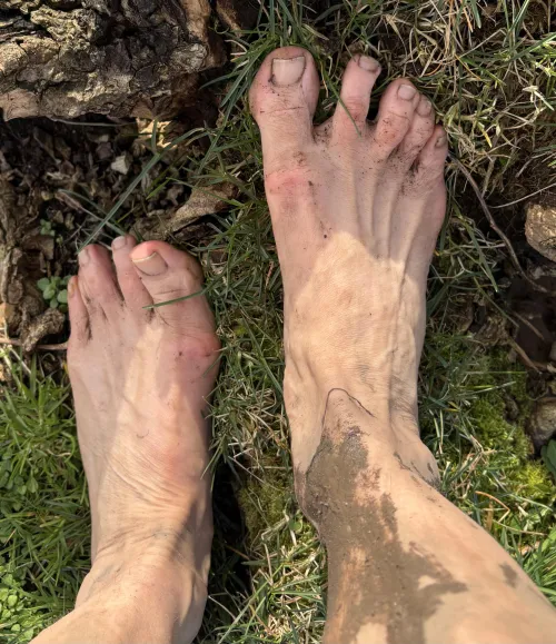 Bare feet, outdoors… by filterfreefeet