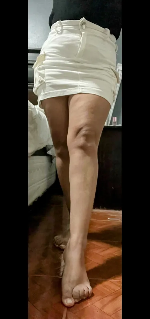Barefeet latina in a miniskirt. Is there anything better posted by arboldebolas
