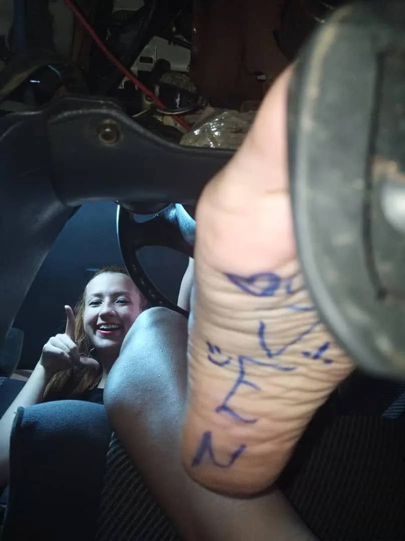  barefoot posted by hanakick