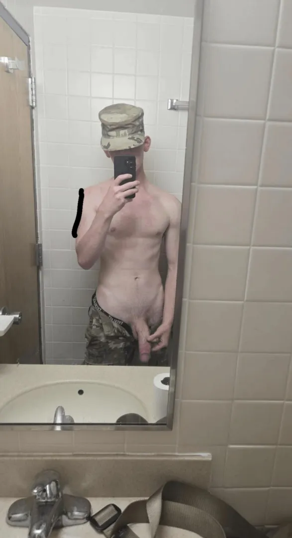 barely 19. rate it. boys & gentlemen hit me up  posted by ConfectionAble7085