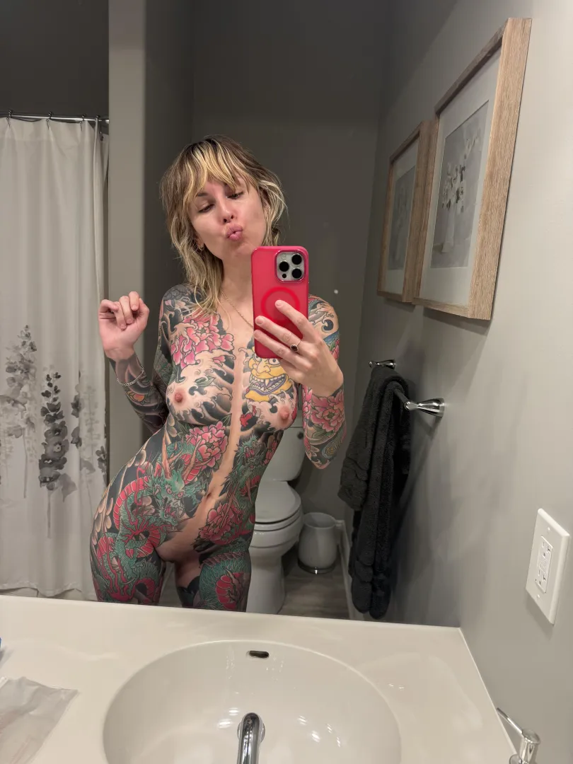 bathroom selfie to make you smile posted by kuzagirl