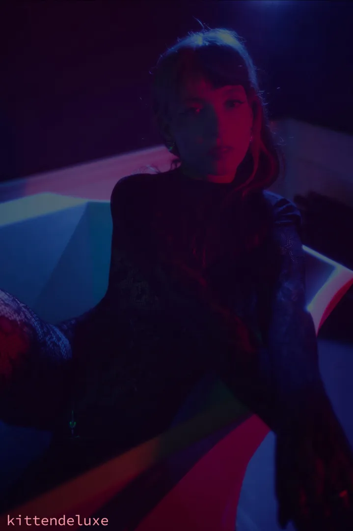 bathtub boudoir posted by AdExact3789